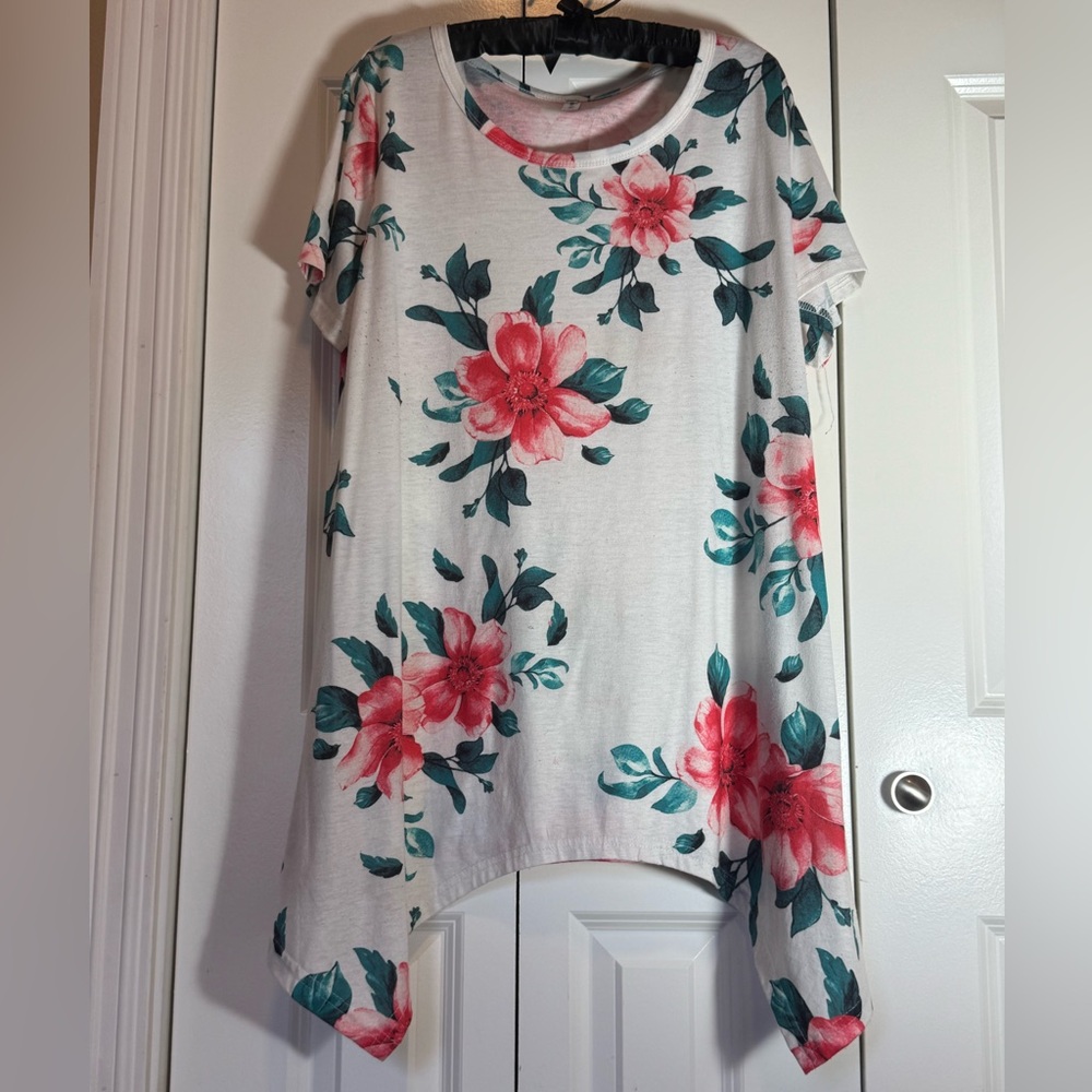 Leo‎ Rosi Estimated 2X/3X White Floral Soft Tee Knit Top